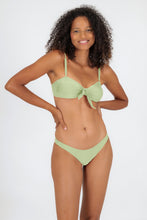 Carregar imagem no visualizador da galeria, Model Front: Rio De Sol Soutien Top Oliva Bandeau-No

