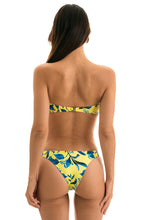 Carregar imagem no visualizador da galeria, Model Back: Rio De Sol Calcinha Bottom Lemon Flower Bandeau
