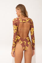 Carregar imagem no visualizador da galeria, Model Back: Wednesday In Hawaii By Rio De Sol Maiô Pua-Coco-Lilikoi Surf
