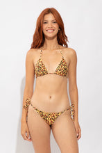 Carregar imagem no visualizador da galeria, Model Front: Rio De Sol Soutien Top Yellow-Feline Tri-Inv
