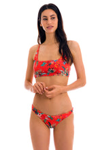 Carregar imagem no visualizador da galeria, Model Front: Rio De Sol Soutien Top Wildflowers Bra-Sport
