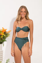 Carregar imagem no visualizador da galeria, Model Front: Rio De Sol Set Set Palace Twist Belted-High-Waist
