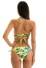 Carregar imagem no visualizador da galeria, Model Back: Rio De Sol Soutien Top Lemon Flower Transpassado
