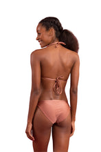 Carregar imagem no visualizador da galeria, Model Back: Rio De Sol Calcinha Bottom Shimmer-Copper Ibiza-Comfy
