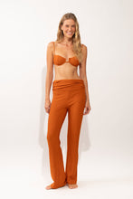Carregar imagem no visualizador da galeria, Model Front: Rio De Sol Calça De Praia Ferrugo Murana Pants
