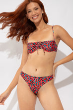 Carregar imagem no visualizador da galeria, Image 06: Rio De Sol Soutien Top Coral-Feline Balconet-Tie
