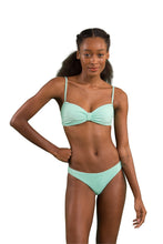 Carregar imagem no visualizador da galeria, Model Front: Rio De Sol Calcinha Bottom Malibu-Menta Essential-Comfy
