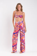 Carregar imagem no visualizador da galeria, Model Front: Rio De Sol Calça De Praia Funny Wide Pants
