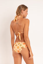 Carregar imagem no visualizador da galeria, Model Back: Rio De Sol Calcinha Bottom Mosaico Mel-Comfy
