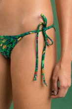Carregar imagem no visualizador da galeria, Image 08: Rio De Sol Set Set Wilds Tri-Fixo Cheeky-Tie
