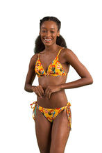 Carregar imagem no visualizador da galeria, Model Front: Rio De Sol Set Set Stories Tri-Fixo Cheeky-Micro
