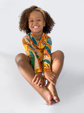 Carregar imagem no visualizador da galeria, Model Front: Rio De Sol Rash Guard El-Arco Rash-Guard Kids
