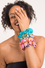 Carregar imagem no visualizador da galeria, Image 02: Rio De Sol Xuxinha (Acessório De Cabelo) Amore-Pink Scrunchie
