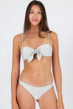 Carregar imagem no visualizador da galeria, Gallery: Rio De Sol Set Set Shimmer-White Bandeau-Knot Essential
