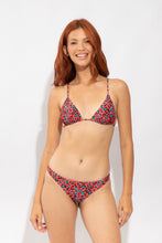 Carregar imagem no visualizador da galeria, Model Front: Rio De Sol Calcinha Bottom Coral-Feline Leblon
