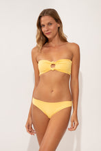 Carregar imagem no visualizador da galeria, Model Front: Wednesday In Hawaii By Rio De Sol Soutien Top Lilikoi Lani
