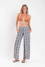 Carregar imagem no visualizador da galeria, Model Front: Rio De Sol Calça De Praia Ikat Wide Pants
