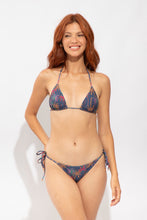 Carregar imagem no visualizador da galeria, Model Front: Rio De Sol Calcinha Bottom Coqueiro Cheeky-Micro
