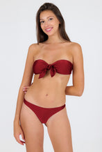 Carregar imagem no visualizador da galeria, Model Front: Rio De Sol Set Set Shimmer-Divino Bandeau-Knot Nice-Fio
