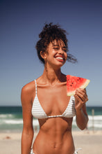 Carregar imagem no visualizador da galeria, Image 09: Rio De Sol Set Set Linea-White Lia Cheeky-Tie
