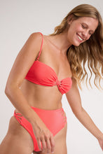 Carregar imagem no visualizador da galeria, Image 07: Rio De Sol Set Set Malibu-Folia Bandeau-Iris Highwaist-Spin-Iris
