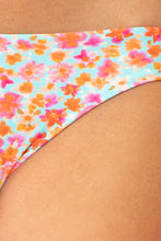 Carregar imagem no visualizador da galeria, Model Back: Rio De Sol Calcinha Bottom Ditsy-Sky Essential-Comfy

