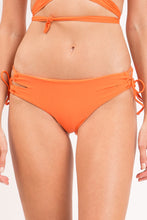 Carregar imagem no visualizador da galeria, Gallery: Rio De Sol Calcinha Bottom Dende Madrid
