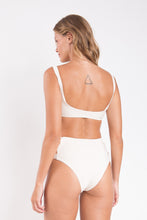 Carregar imagem no visualizador da galeria, Model Back: Rio De Sol Calcinha Bottom Malibu-Natural Highwaist-Spin
