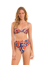 Carregar imagem no visualizador da galeria, Model Front: Rio De Sol Calcinha Bottom Leaves Hotpants
