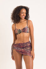 Carregar imagem no visualizador da galeria, Model Front: Rio De Sol Saia Cobra Mini-Sarong
