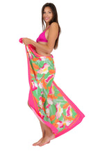 Carregar imagem no visualizador da galeria, Model Back: Rio De Sol Canga Green Bloom Canga
