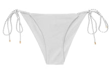 Carregar imagem no visualizador da galeria, Product Front: Rio De Sol Calcinha Bottom Shimmer-White Cheeky-Rope
