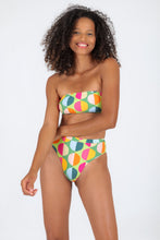 Carregar imagem no visualizador da galeria, Model Front: Rio De Sol Calcinha Bottom Garden-City Hotpant-Cos
