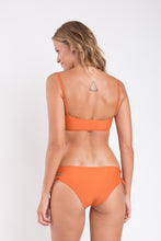 Carregar imagem no visualizador da galeria, Model Back: Rio De Sol Set Set Ocre Bandeau-Reto Madrid
