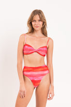 Carregar imagem no visualizador da galeria, Model Front: Rio De Sol Calcinha Bottom Cher Hotpants
