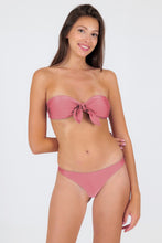 Carregar imagem no visualizador da galeria, Model Front: Rio De Sol Set Set Shimmer-Confetti Bandeau-Knot Nice-Fio
