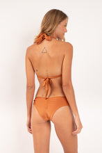 Carregar imagem no visualizador da galeria, Model Back: Rio De Sol Soutien Top Shimmer-Nocciola Mel
