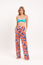 Carregar imagem no visualizador da galeria, Model Front: Rio De Sol Calça De Praia Leaves Wide Pants

