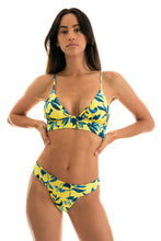 Carregar imagem no visualizador da galeria, Model Front: Rio De Sol Calcinha Bottom Lemon Flower Tri Cos
