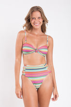 Carregar imagem no visualizador da galeria, Model Front: Rio De Sol Set Set Supercolor Bandeau-Joy Highwaist-Spin
