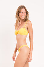 Carregar imagem no visualizador da galeria, Image 04: Rio De Sol Set Set Amarelo Bandeau-Crispy Cheeky-Crispy

