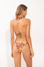 Carregar imagem no visualizador da galeria, Model Back: Wednesday In Hawaii By Rio De Sol Calcinha Bottom Pua-Coco-Lilikoi Oahu
