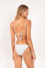 Carregar imagem no visualizador da galeria, Model Back: Rio De Sol Calcinha Bottom Linea-White Ibiza-Comfy
