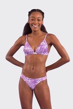 Carregar imagem no visualizador da galeria, Model Front: Rio De Sol Calcinha Bottom Trail-Purple Essential
