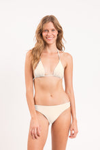 Carregar imagem no visualizador da galeria, Model Front: Rio De Sol Calcinha Bottom Touch-Natural Essential-Comfy
