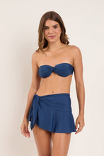 Carregar imagem no visualizador da galeria, Model Front: Rio De Sol Saia Mini Skirt Navy
