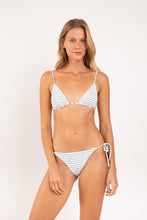 Carregar imagem no visualizador da galeria, Model Front: Rio De Sol Calcinha Bottom Linea-White Ibiza-Comfy
