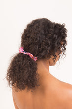 Carregar imagem no visualizador da galeria, Model Front: Rio De Sol Xuxinha (Acessório De Cabelo) Amore-Pink Scrunchie
