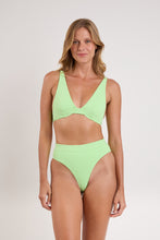 Carregar imagem no visualizador da galeria, Model Front: Rio De Sol Soutien Top Sand-Menta Chantal
