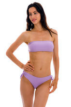 Carregar imagem no visualizador da galeria, Model Front: Rio De Sol Soutien Top Uv-Harmonia Bandeau-Reto
